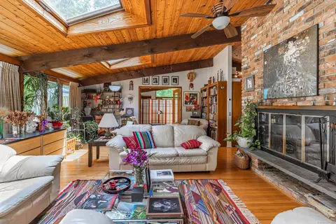 88 Hillyndale Rd, Mansfield, CT 06268