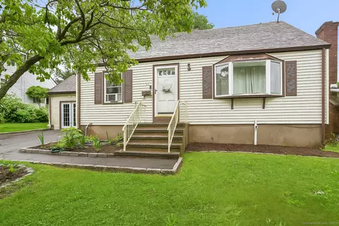 84 Hickory St, West Haven, CT 06516