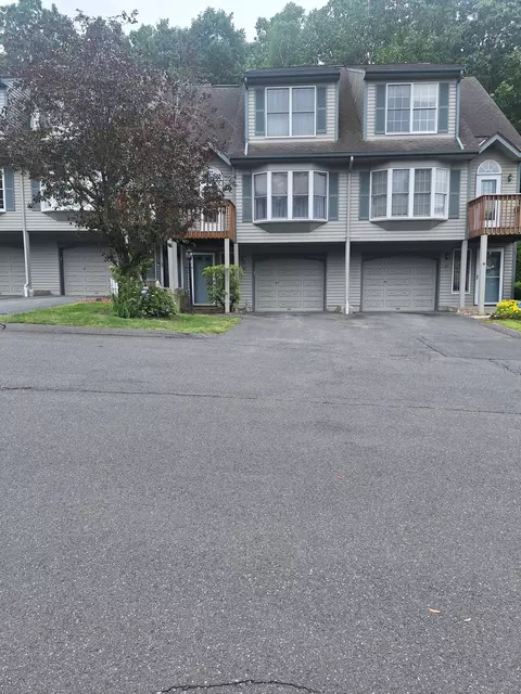 67 Fox Hollow Dr #67, Windsor Locks, CT 06096