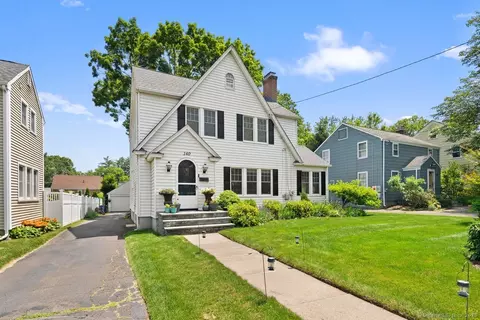 140 Griswold Dr, West Hartford, CT 06119