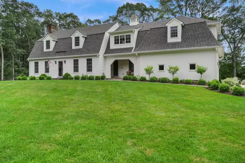 32 Isinglass Ter, Trumbull, CT 06611