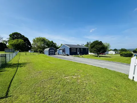 25 Lori Dr, Plainfield, CT 06374