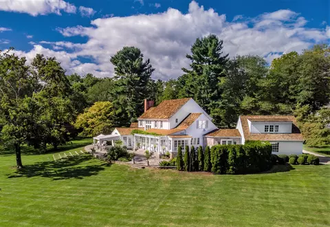 41 Cherry Ln, Fairfield, CT 06824