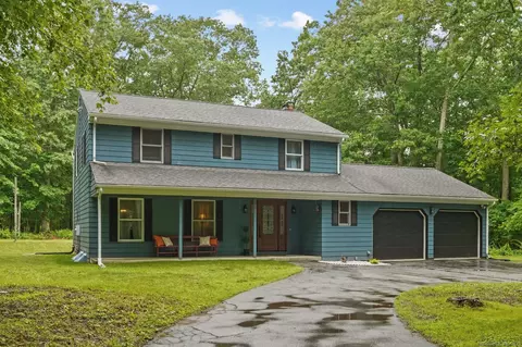142 Sunset Dr, Killingly, CT 06239