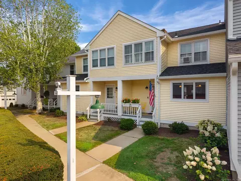 25 Coveside Ln, Stonington, CT 06378