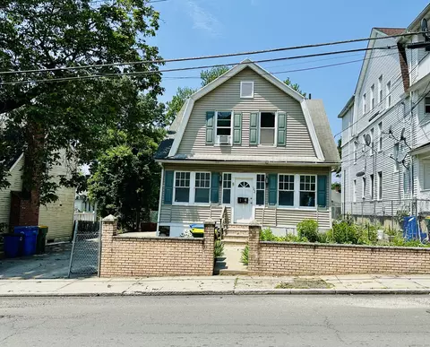 182 Oak St, Waterbury, CT 06704