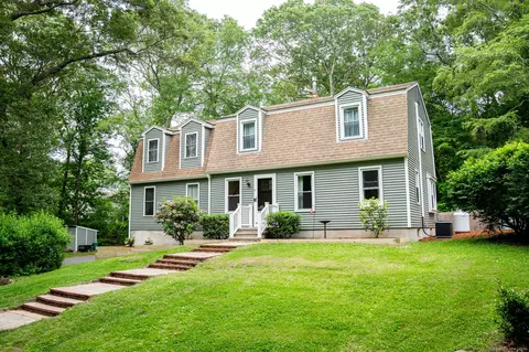 9 Connally Dr, Old Saybrook, CT 06475