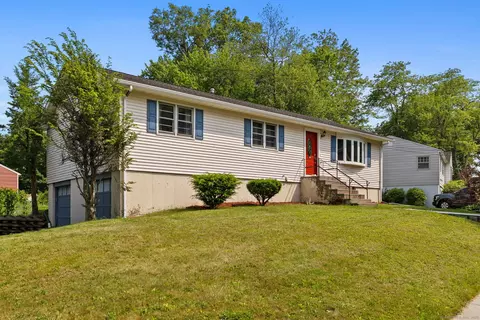 107 Carroll Rd, Hamden, CT 06517
