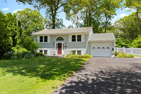 12 Cedar Ln, Norwich, CT 06360