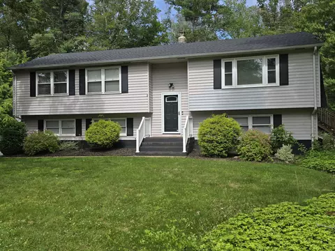 77 Hartz Ln, East Hartford, CT 06118