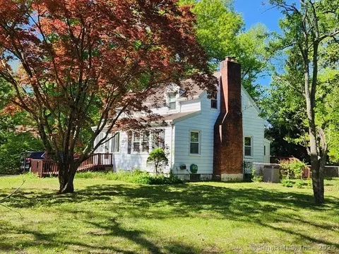 51 Ezra St, North Haven, CT 06473