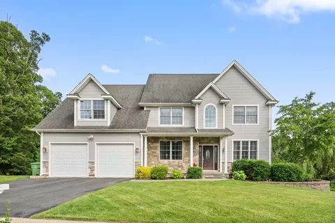 15 Sovereign Rdg, Cromwell, CT 06416