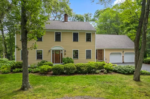 10 Jean Dr, East Lyme, CT 06333