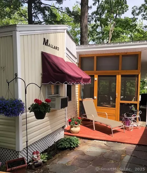 91 Meadowside Rd, Woodstock, CT 06281