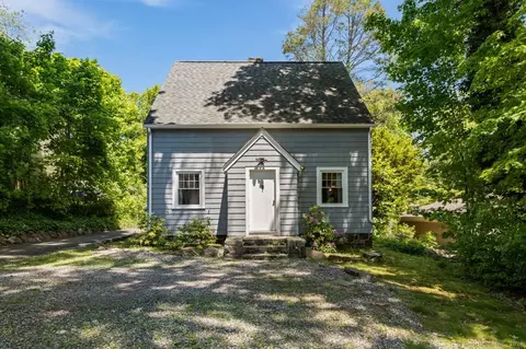 141 Cannon St, Hamden, CT 06518