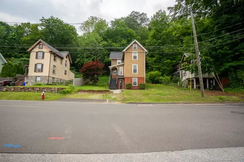 103 Clay St, Thomaston, CT 06787