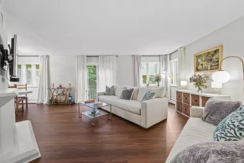 12 Byrne Ct #D, Farmington, CT 06032
