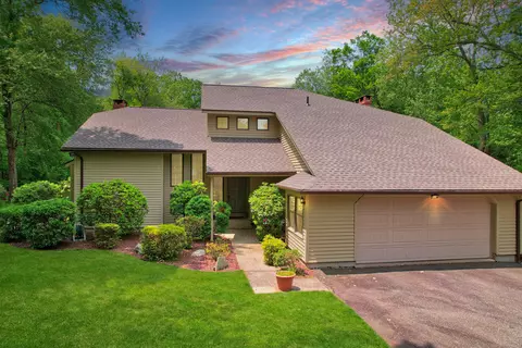 9 Woodland Ter, Prospect, CT 06712