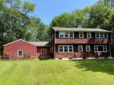 2 Barberry Ln, Woodbridge, CT 06525