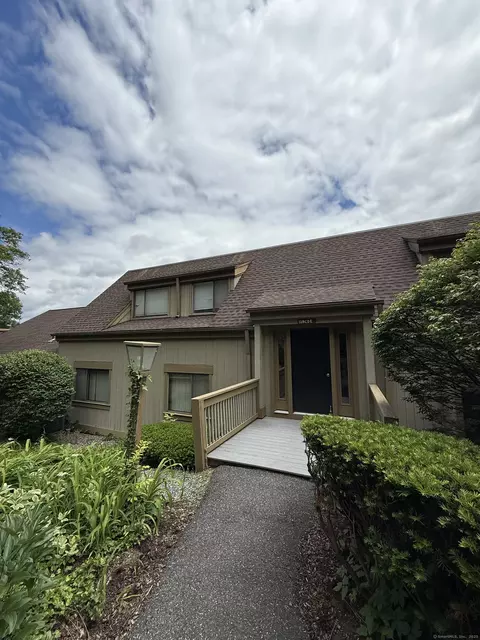 13 Heritage Vlg #E, Southbury, CT 06488