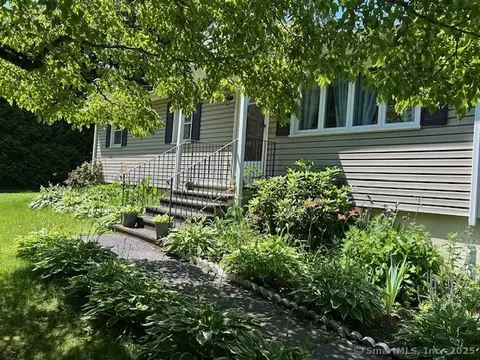 450 Toll Gate Rd, Groton, CT 06340