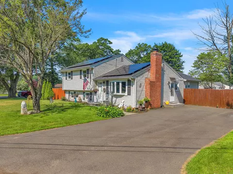 6 Pinecrest Dr, Plainville, CT 06062