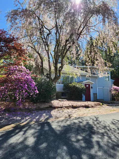 7 Rosemere Dr, Newtown, CT 06482