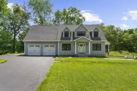 2 Sabrinas Ct, Norwich, CT 06360