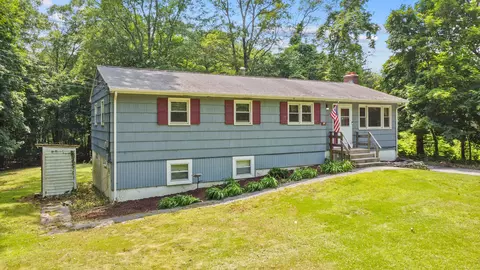 837 Long Cove Rd, Gales Ferry, CT 06335