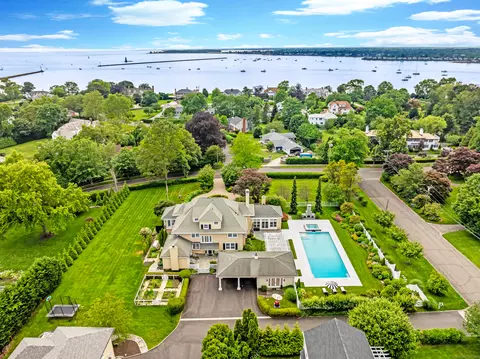 336 Ocean Dr W, Stamford, CT 06902