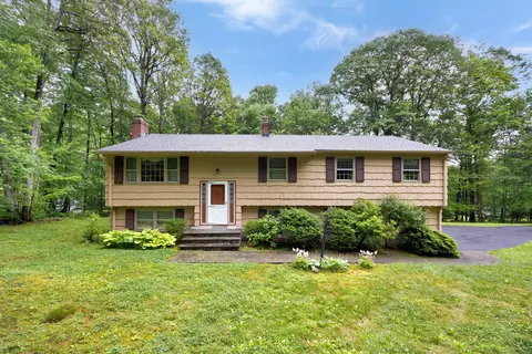 10 Andrew Dr, Weatogue, CT 06089