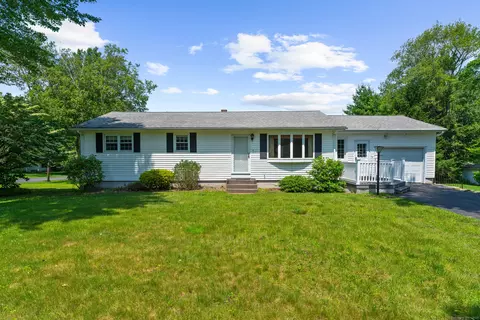 2 Delores Ct, Norwich, CT 06360