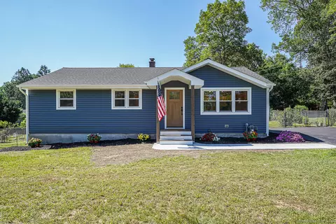 18 Rhode Island Dr, Oakdale, CT 06370