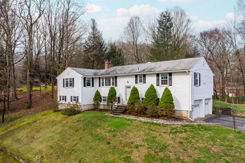 7 Side Hill Ln, Danbury, CT 06810