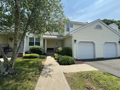 202 The Mews #202, Rocky Hill, CT 06067