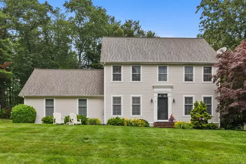8 Lookout Lndg, Ellington, CT 06029