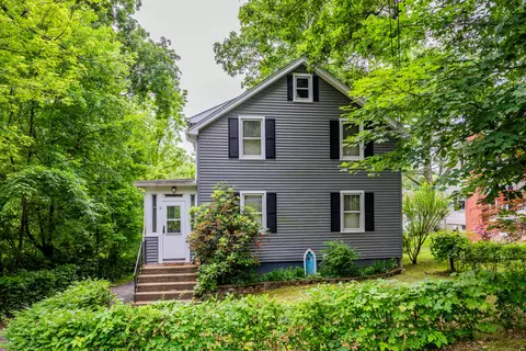9 Oakland Ave, Farmington, CT 06032
