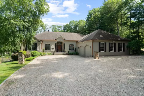 45 Shaker Ct, Guilford, CT 06437