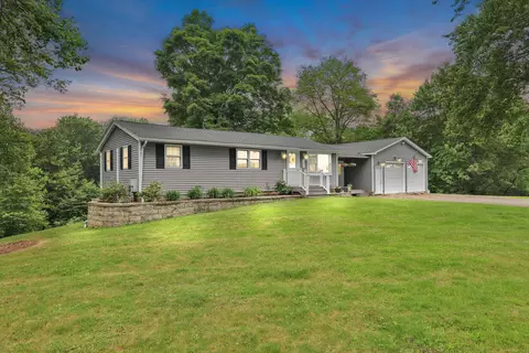 1117 N Grand St, Suffield, CT 06093