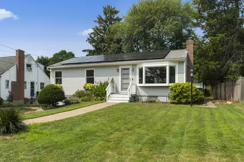 152 Old Evarts Ln, Mystic, CT 06355