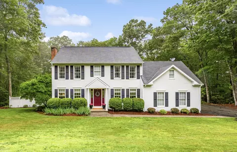 5 Goldfinch Ter, East Lyme, CT 06333