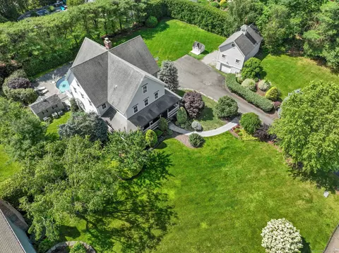 11 Audubon Ln, Trumbull, CT 06611