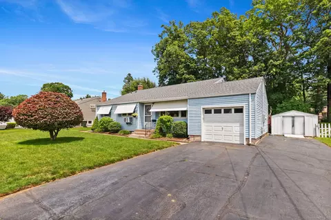 132 Grande Rd, East Hartford, CT 06118