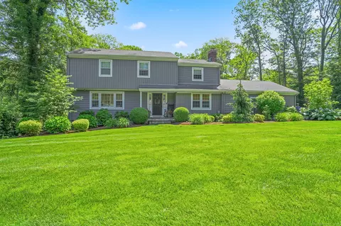 112 Greenbrier Rd, Trumbull, CT 06611