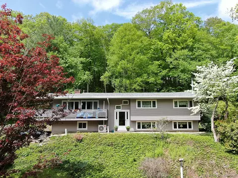 204 W Hill Rd, New Hartford, CT 06057