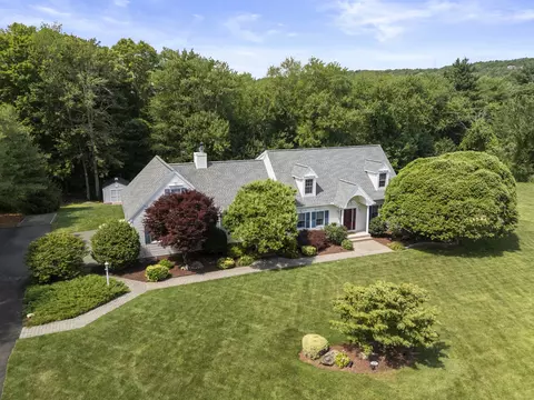 8 Marie Ln, Wallingford, CT 06492