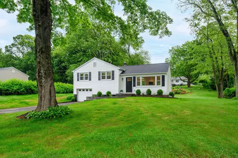 13 Westview Dr, Bethel, CT 06801