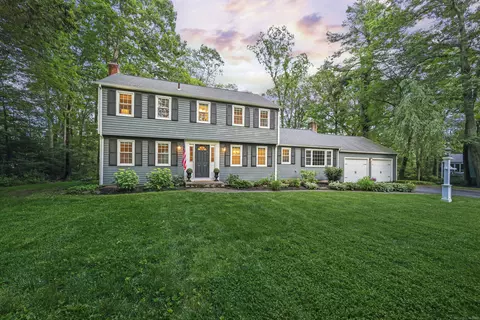 30 Clifdon Dr, Simsbury, CT 06070