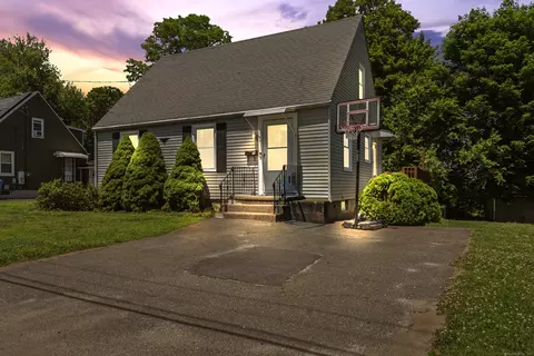 46 Rockledge Dr, Waterbury, CT 06706