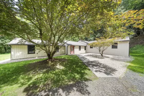 706 Roxbury Rd, Southbury, CT 06488